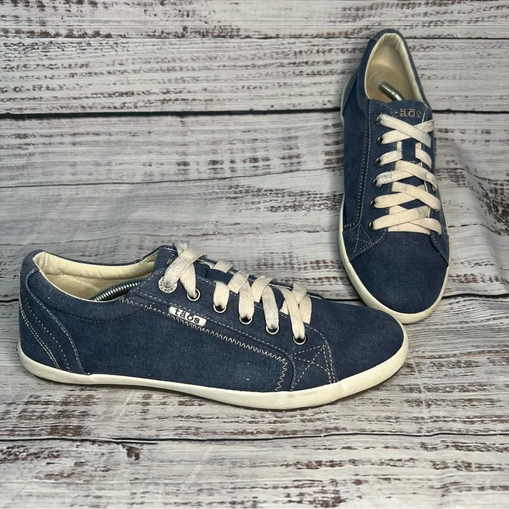 Taos Footwear Navy and White Low-Top Sneakers
